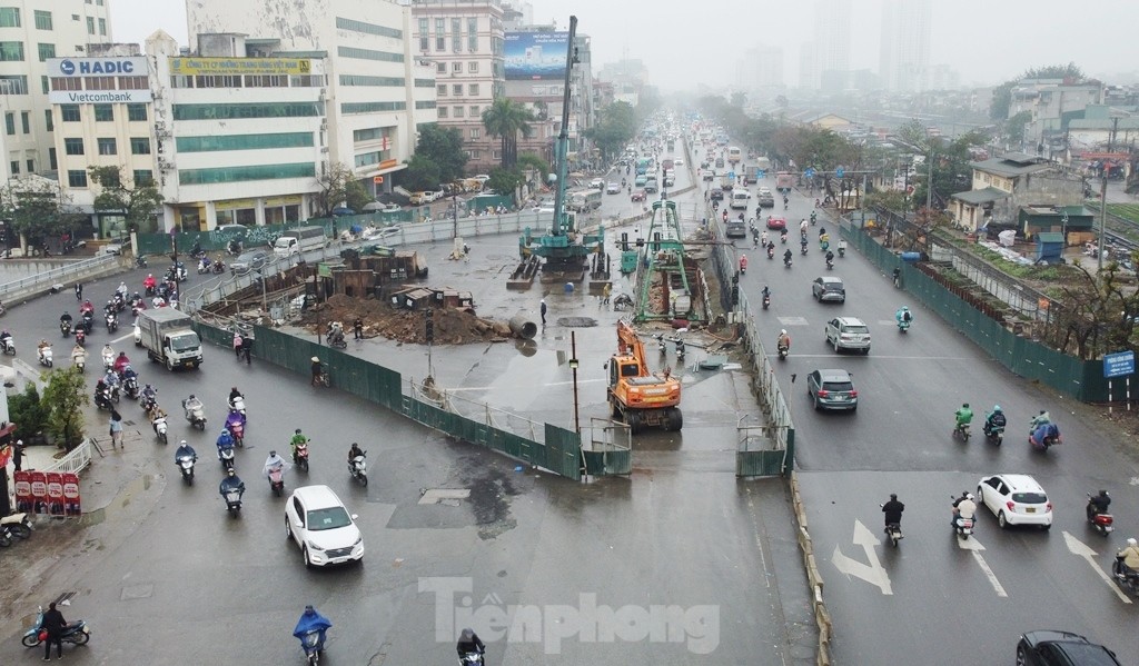 Hàng rào tại nút Giải Phóng - Kim Đồng lại mở rộng, phương tiện đi lại thế nào? ảnh 3