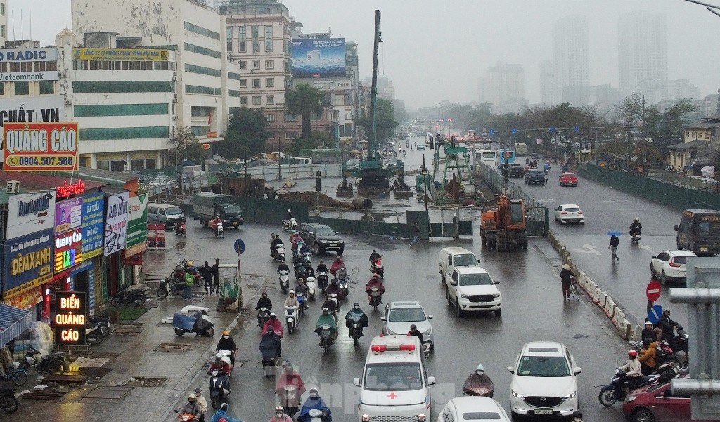 Hàng rào tại nút Giải Phóng - Kim Đồng lại mở rộng, phương tiện đi lại thế nào? ảnh 4