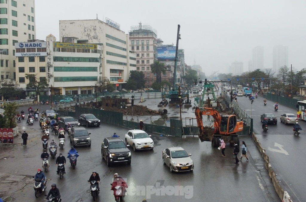 Hàng rào tại nút Giải Phóng - Kim Đồng lại mở rộng, phương tiện đi lại thế nào? ảnh 7