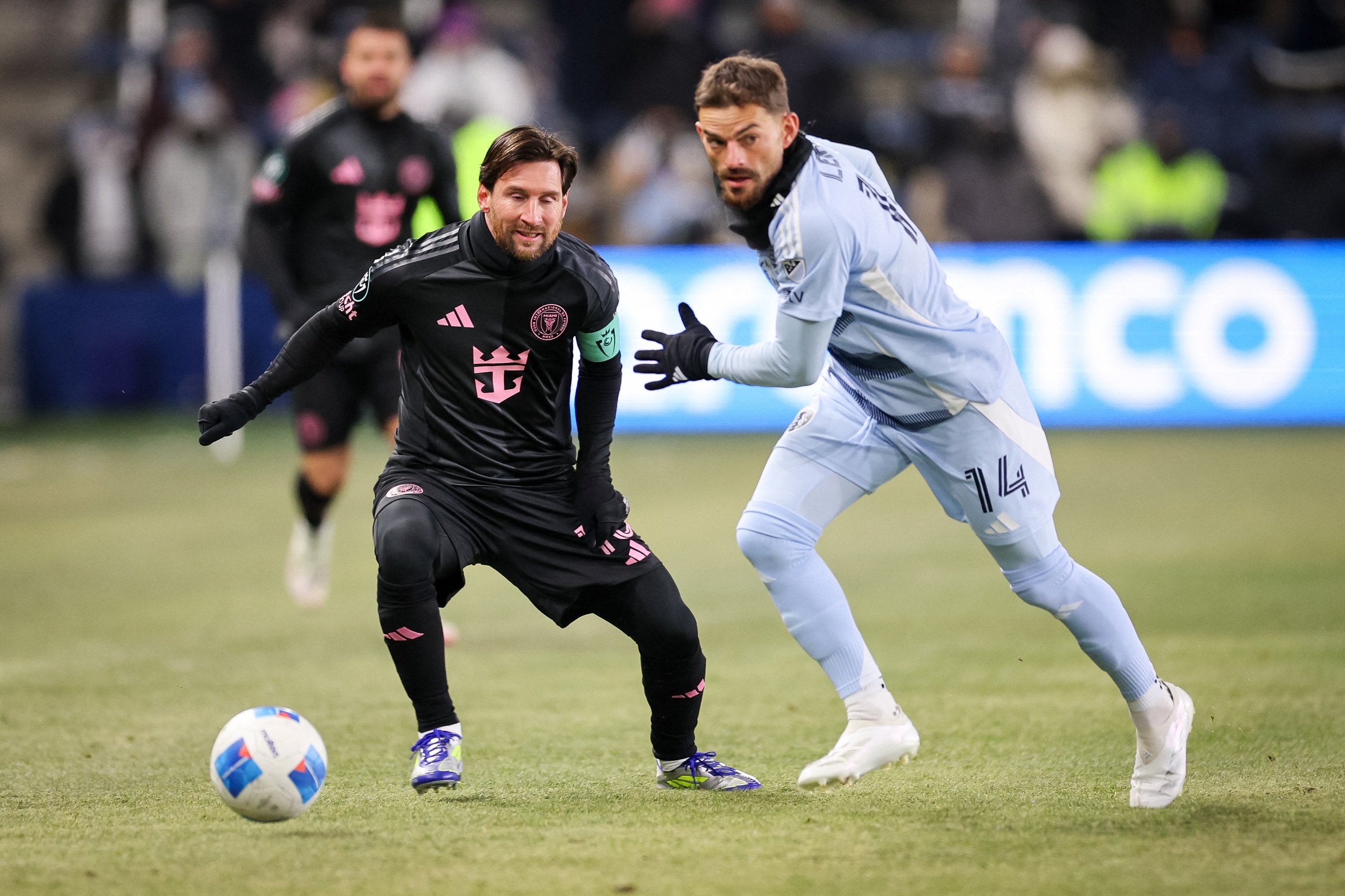 Messi ghi siêu phẩm trong trận đấu lạnh nhất tại nước Mỹ- Ảnh 2. Messi ghi siêu phẩm trong trận đấu lạnh nhất tại nước Mỹ- Ảnh 2.
