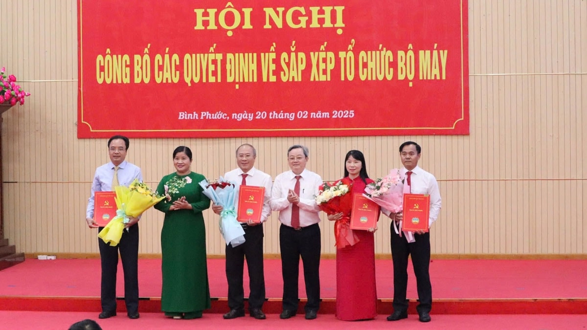 nhieu lanh dao o binh phuoc nghi huu truoc tuoi hinh anh 4