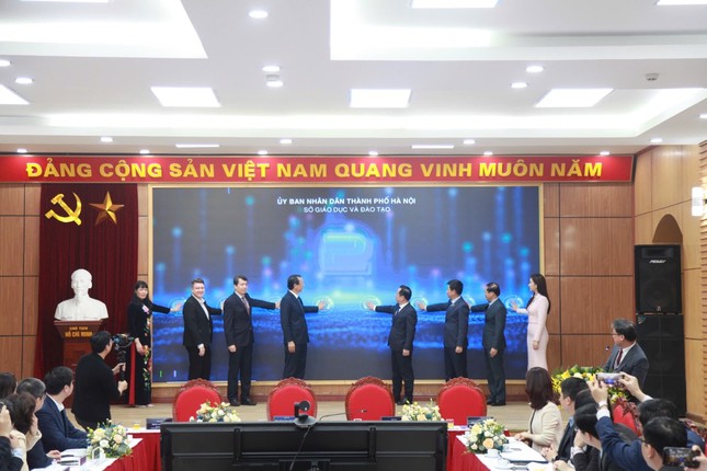 Thứ trưởng Phạm Ngọc Thưởng: Thầy cô giáo là tấm gương tự học và truyền cảm hứng cho học sinh ảnh 2