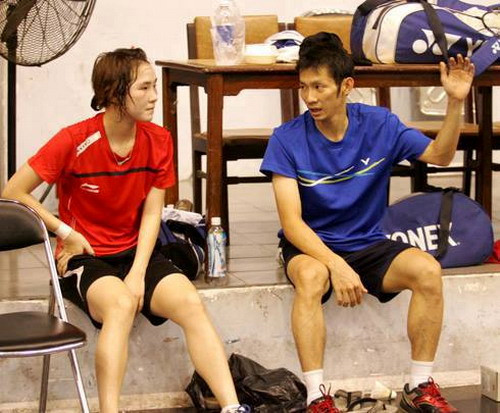 Nguyễn Tiến Minh mách nước giúp bà xã Vũ Thị Trang vào tứ kết giải cầu lông Singapore- Ảnh 2. Nguyễn Tiến Minh mách nước giúp bà xã Vũ Thị Trang vào tứ kết giải cầu lông Singapore- Ảnh 2.
