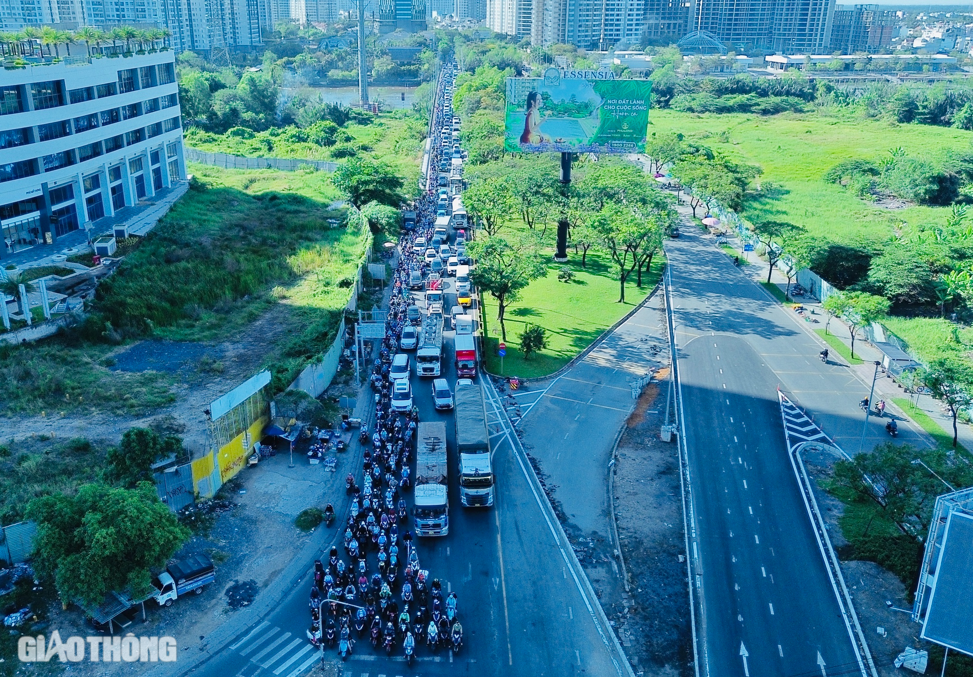 Vì sao có hầm chui hơn 800 tỷ, nút giao Nguyễn Văn Linh - Nguyễn Hữu Thọ vẫn ùn tắc?- Ảnh 7.