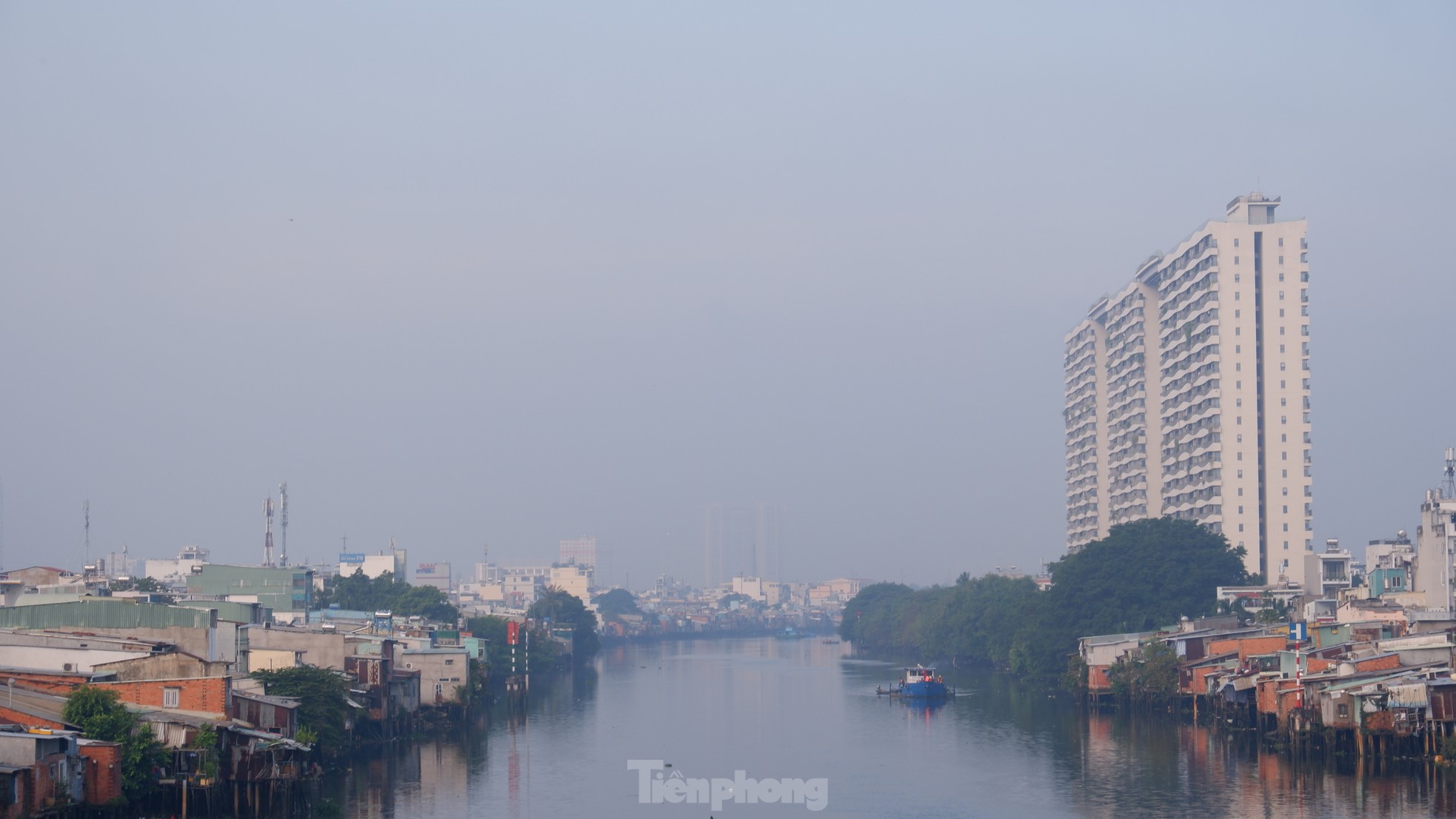 TPHCM chìm trong sương mù, nồng độ bụi mịn ở mức cao ảnh 11