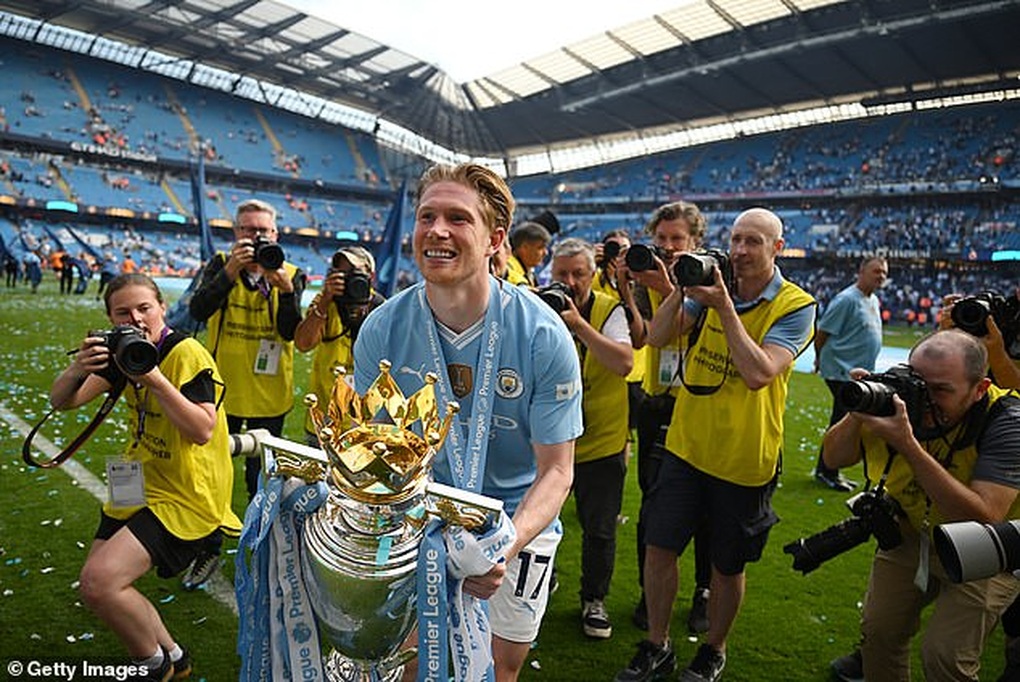 Pep Guardiola tuyên bố sốc về De Bruyne, báo hiệu khả năng ra đi - 2 Pep Guardiola tuyên bố sốc về De Bruyne, báo hiệu khả năng ra đi - 2