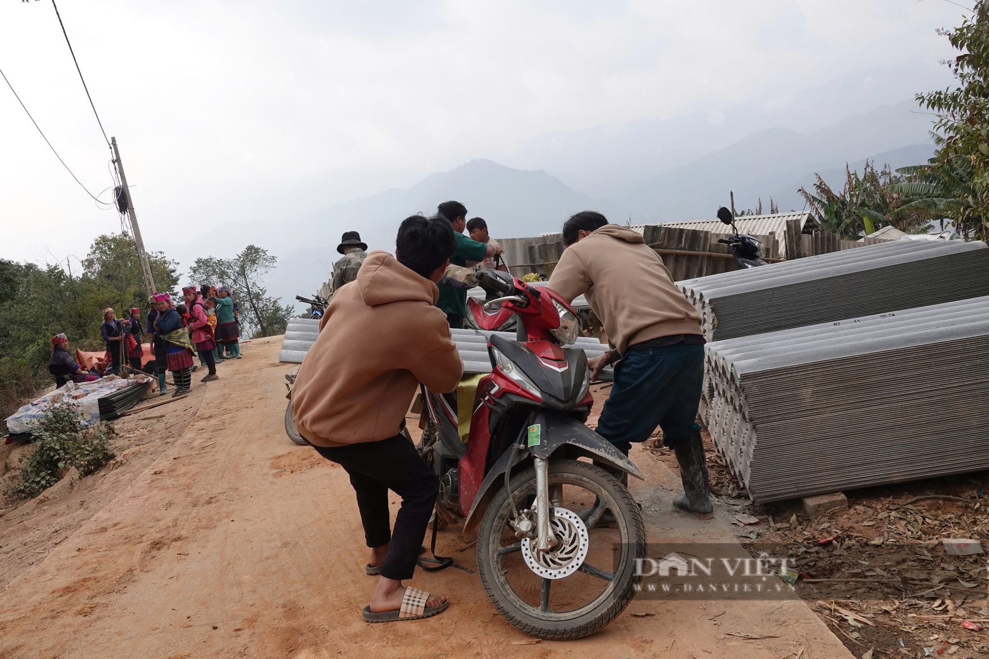 Giảm nghèo ở Yên Bái, những ngôi nhà mới dần thay thế nhà dột nát ở Mù Cang Chải- Ảnh 3.