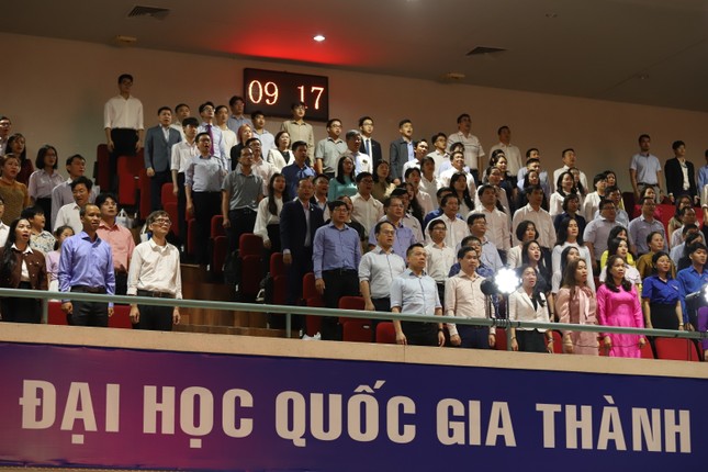 Thủ tướng trao Huân chương Lao động hạng Nhất tặng Đại học Quốc gia TPHCM ảnh 4