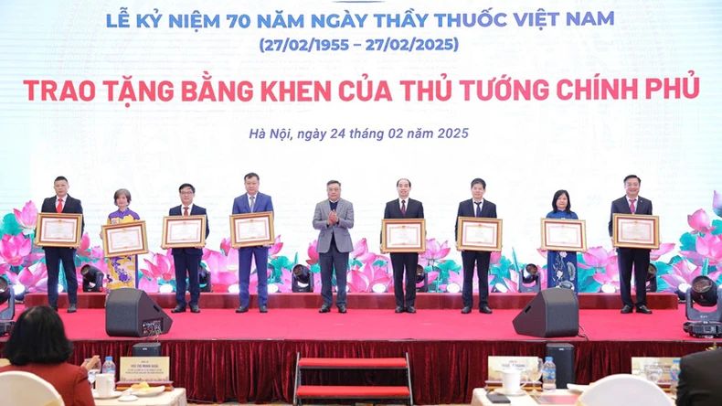 Ngành y tế Hà Nội nỗ lực góp phần tạo nguồn lực tốt nhất cho Thủ đô vươn mình, cất cánh ảnh 3