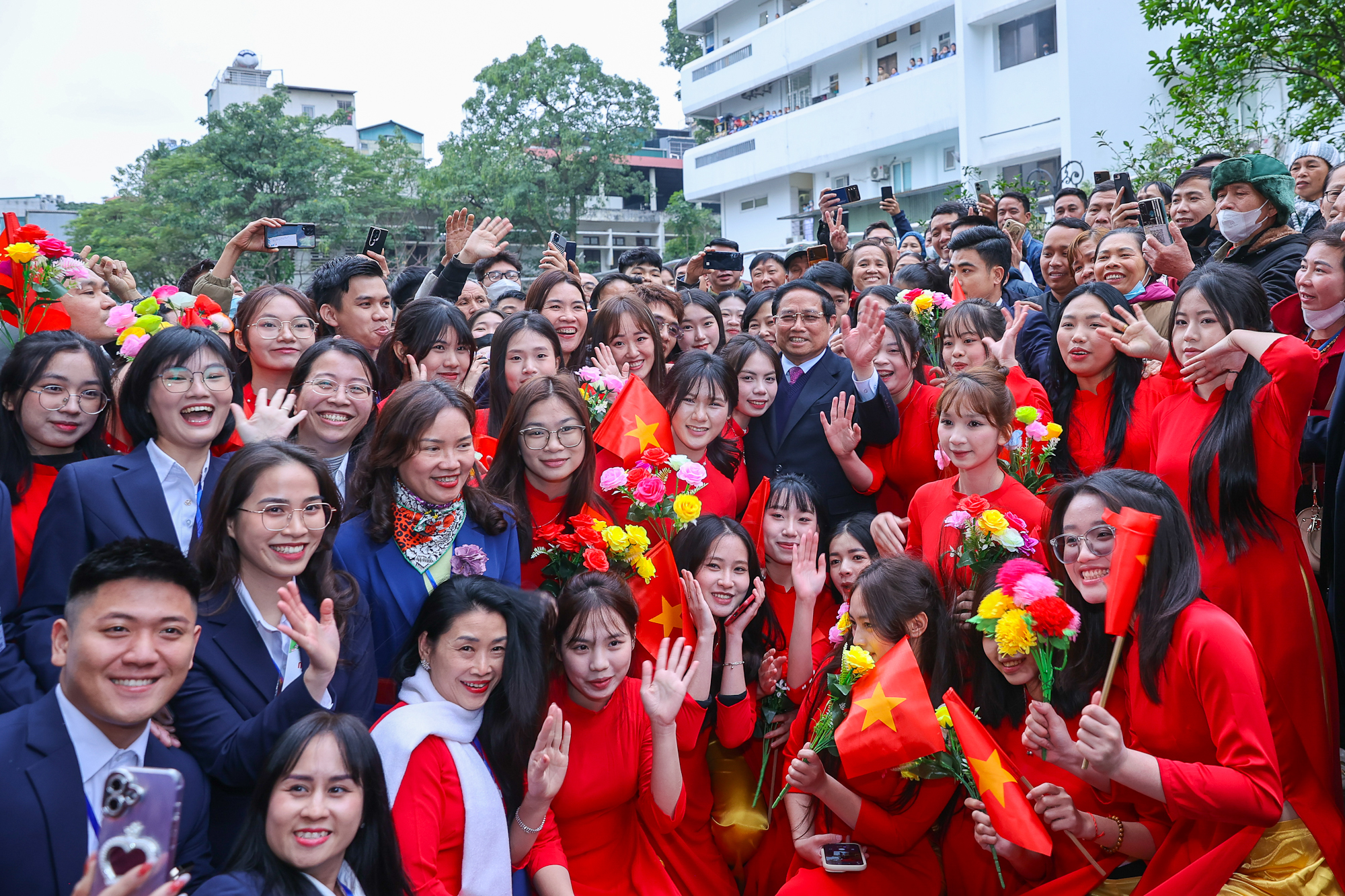 Thủ tướng Chính phủ: Bệnh viện Bạch Mai sớm trở thành bệnh viện uy tín hàng đầu khu vực và thế giới - Ảnh 2.