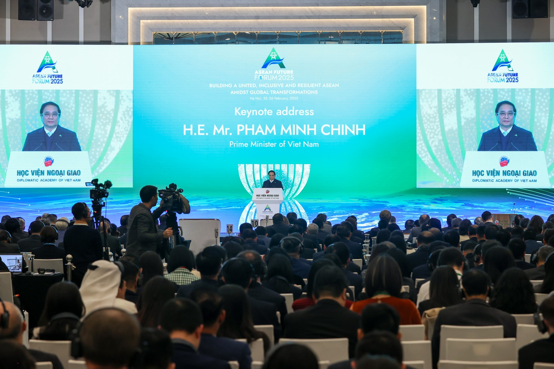 Khai mạc Diễn đàn Tương lai ASEAN: Thủ tướng đề xuất 3 ưu tiên chiến lược và 3 đột phá hành động- Ảnh 4. Khai mạc Diễn đàn Tương lai ASEAN: Thủ tướng đề xuất 3 ưu tiên chiến lược và 3 đột phá hành động- Ảnh 4.