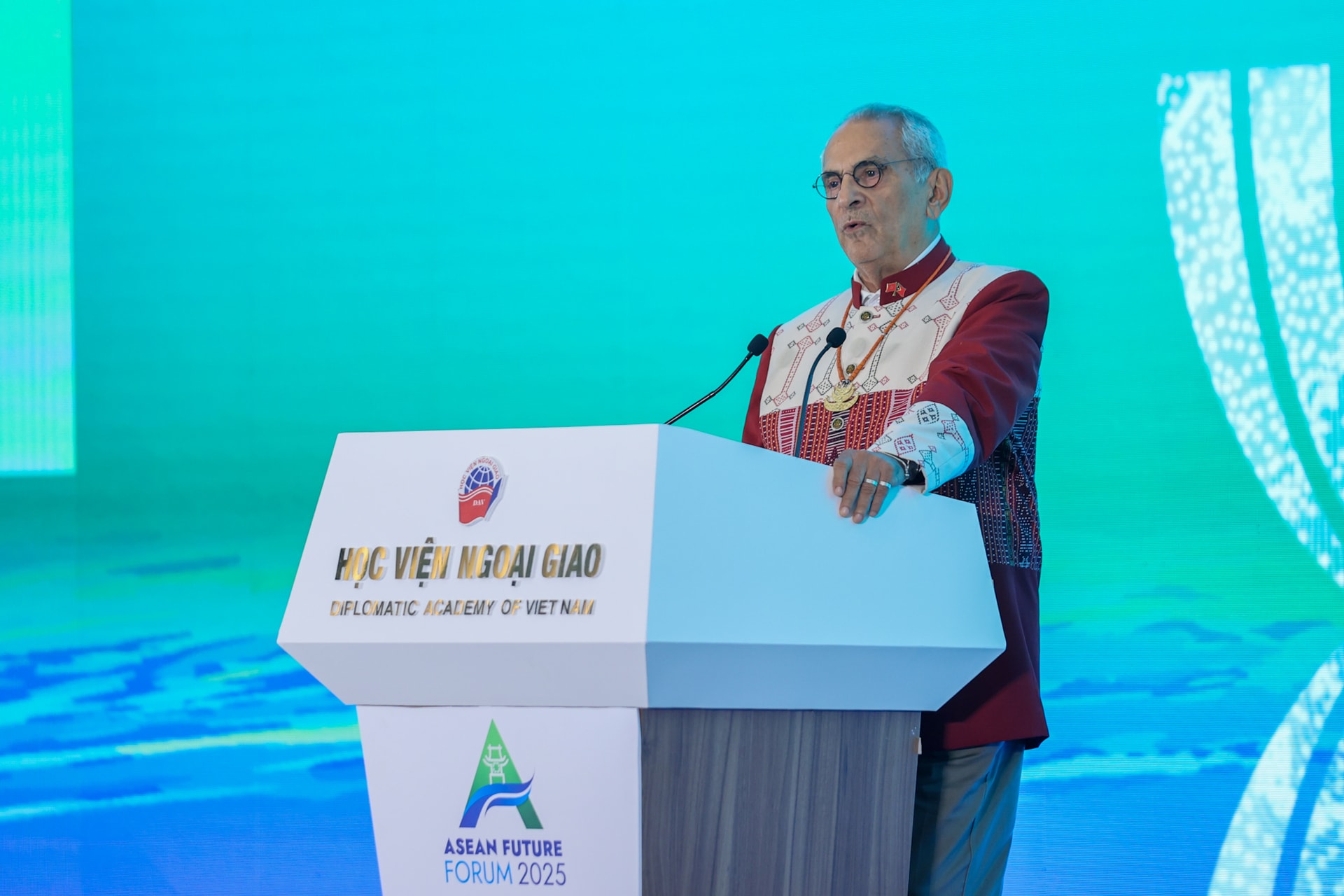 Khai mạc Diễn đàn Tương lai ASEAN: Thủ tướng đề xuất 3 ưu tiên chiến lược và 3 đột phá hành động- Ảnh 7. Khai mạc Diễn đàn Tương lai ASEAN: Thủ tướng đề xuất 3 ưu tiên chiến lược và 3 đột phá hành động- Ảnh 7.