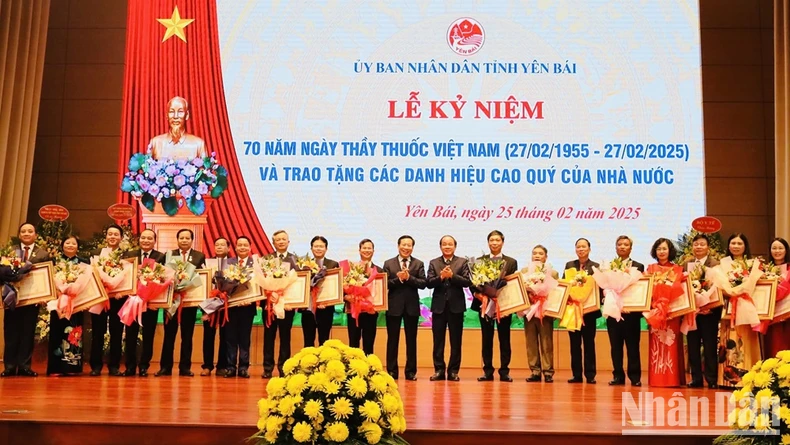 Yên Bái vinh danh, tri ân cán bộ y tế nhân kỷ niệm 70 năm Ngày Thầy thuốc Việt Nam ảnh 2