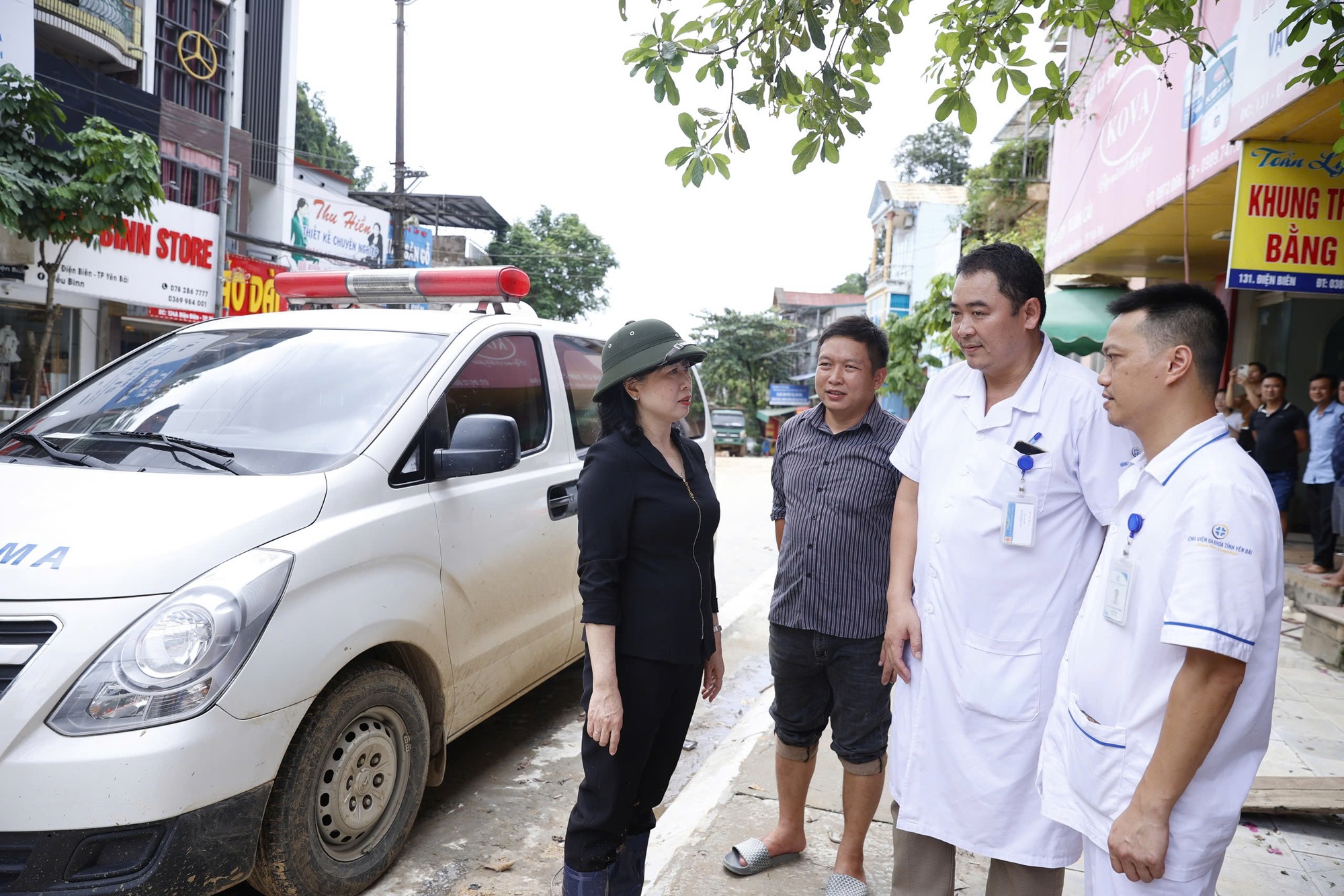 Bộ trưởng Bộ Y tế: 'Suốt 70 năm qua, dù trong bất kỳ hoàn cảnh nào những người thầy thuốc cũng không chùn bước'- Ảnh 3.