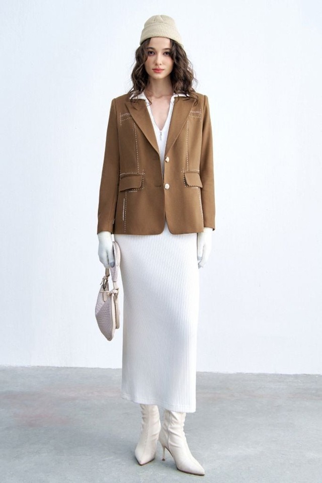 Lên đồ cá tính nơi công sở với áo blazer- Ảnh 3. Lên đồ cá tính nơi công sở với áo blazer- Ảnh 3.