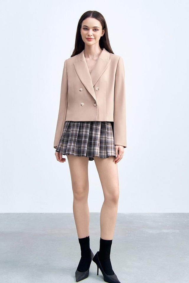 Lên đồ cá tính nơi công sở với áo blazer- Ảnh 4. Lên đồ cá tính nơi công sở với áo blazer- Ảnh 4.