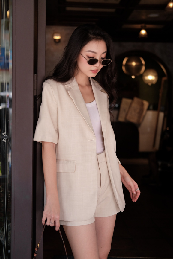 Lên đồ cá tính nơi công sở với áo blazer- Ảnh 6. Lên đồ cá tính nơi công sở với áo blazer- Ảnh 6.