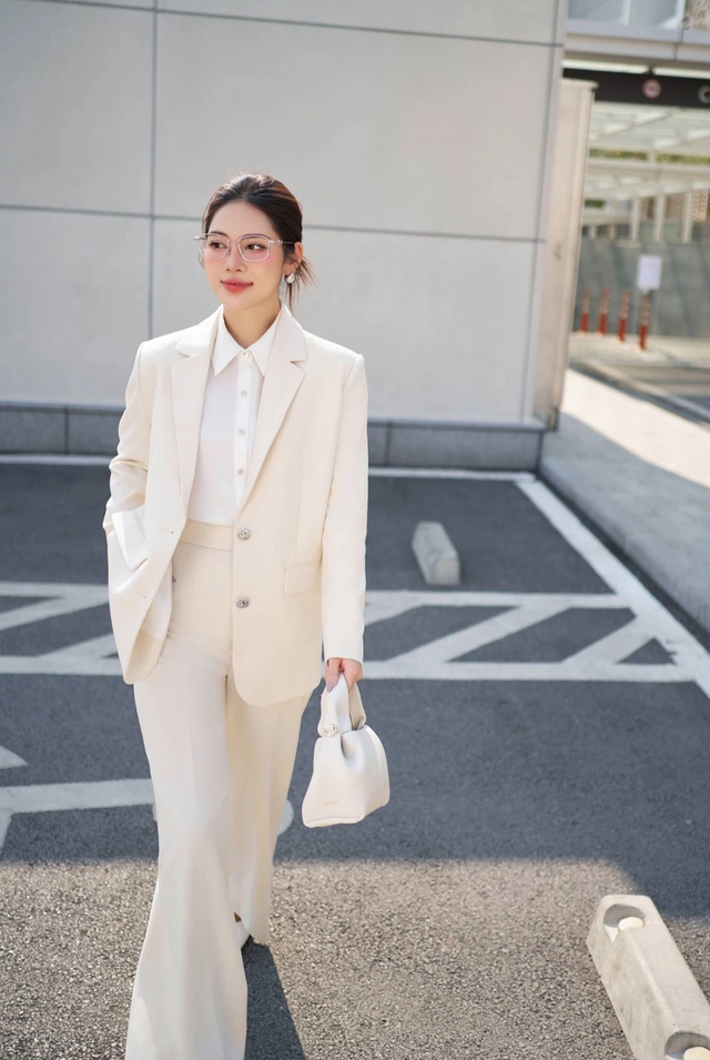 Lên đồ cá tính nơi công sở với áo blazer- Ảnh 8. Lên đồ cá tính nơi công sở với áo blazer- Ảnh 8.