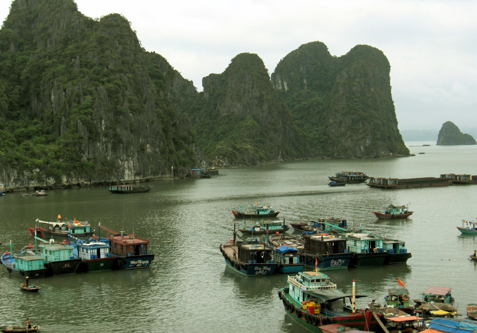 Vịnh Hạ Long một trong những điểm hút khách quốc tế đến Việt Nam bằng tầu biển. Ảnh: Hoài Nam