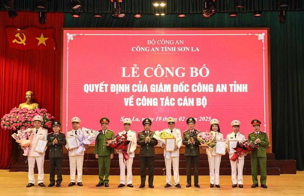 21 lãnh đạo cấp phòng, cấp huyện tại công an một tỉnh xin nghỉ hưu trước tuổi- Ảnh 1. 21 lãnh đạo cấp phòng, cấp huyện tại công an một tỉnh xin nghỉ hưu trước tuổi- Ảnh 1.