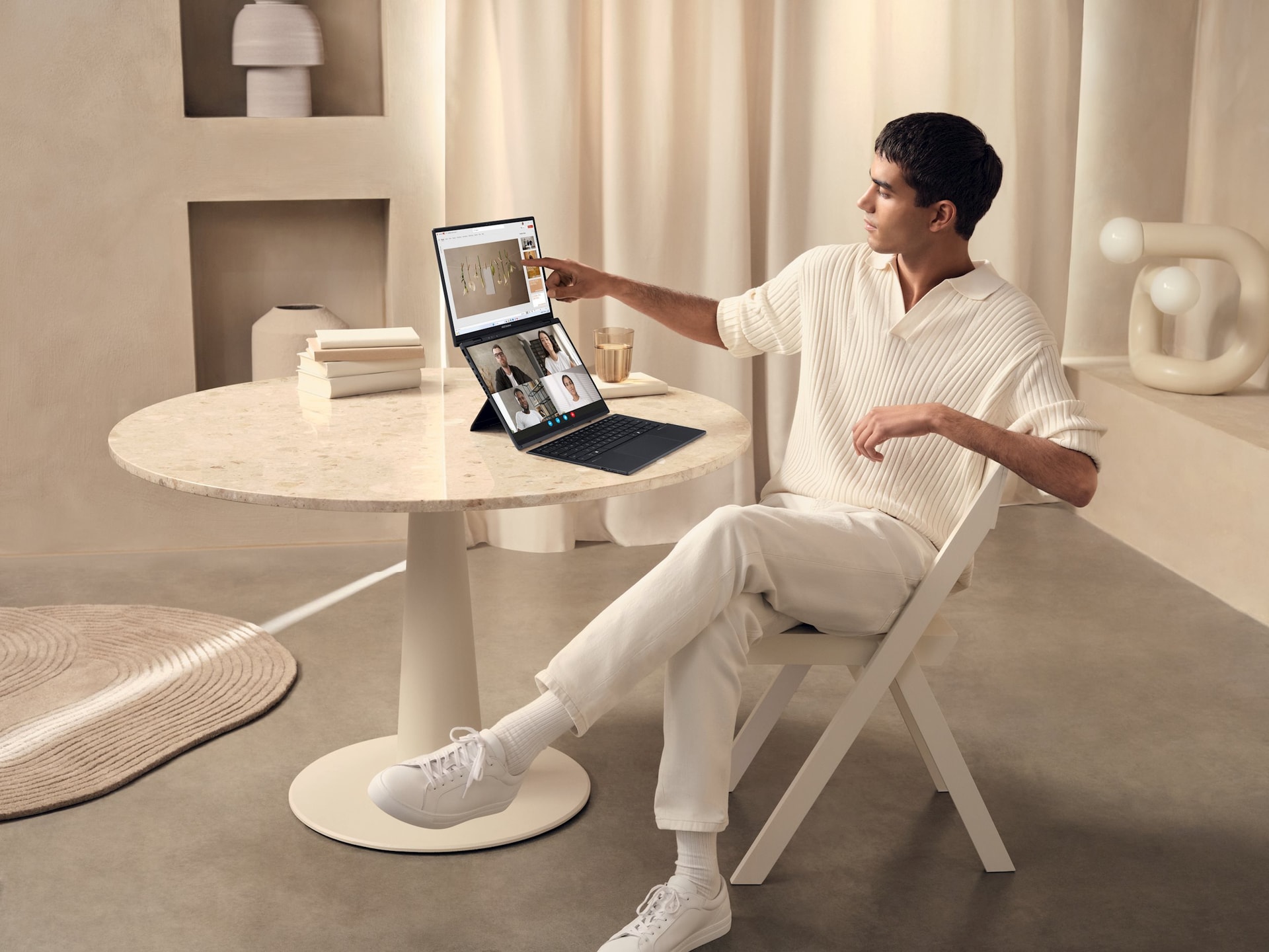 zenbook-duo_ux8406ca_scenario-photo_01.jpg