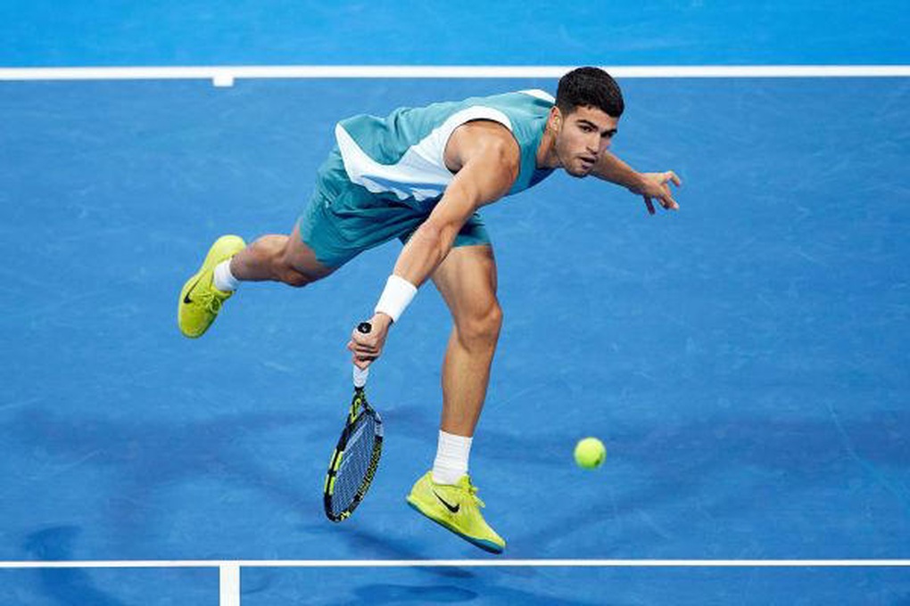 Alcaraz và Medvedev bị loại ở tứ kết Qatar Open 2025 - 1 Alcaraz và Medvedev bị loại ở tứ kết Qatar Open 2025 - 1