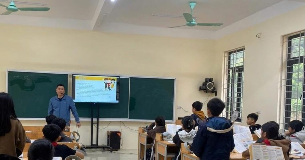 Bộ Chính trị quyết định miễn học phí cho học sinh phổ thông công lập trên cả nước
