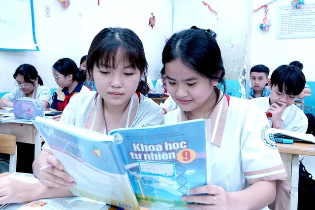 Bộ trưởng GD-ĐT trả lời về kiến nghị điều chỉnh việc dạy môn tích hợp- Ảnh 1. Bộ trưởng GD-ĐT trả lời về kiến nghị điều chỉnh việc dạy môn tích hợp- Ảnh 1.