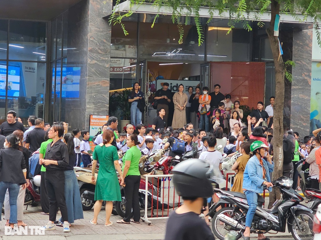 Cháy tại lớp mẫu giáo ở TPHCM, hàng trăm học sinh được sơ tán - 1 Cháy tại lớp mẫu giáo ở TPHCM, hàng trăm học sinh được sơ tán - 1