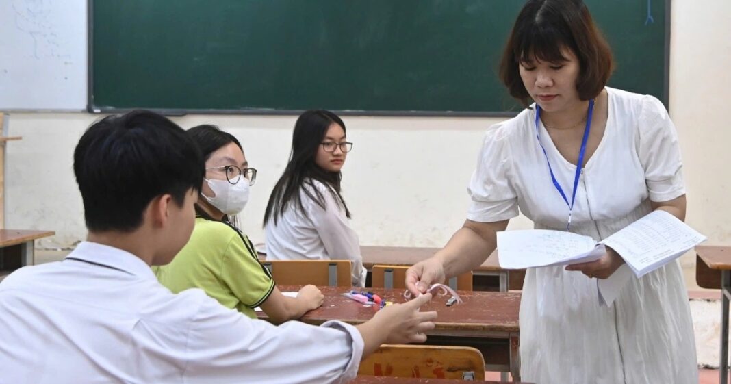 Chủ trung tâm gia sư chỉ cách dạy thêm hợp pháp cho giáo viên