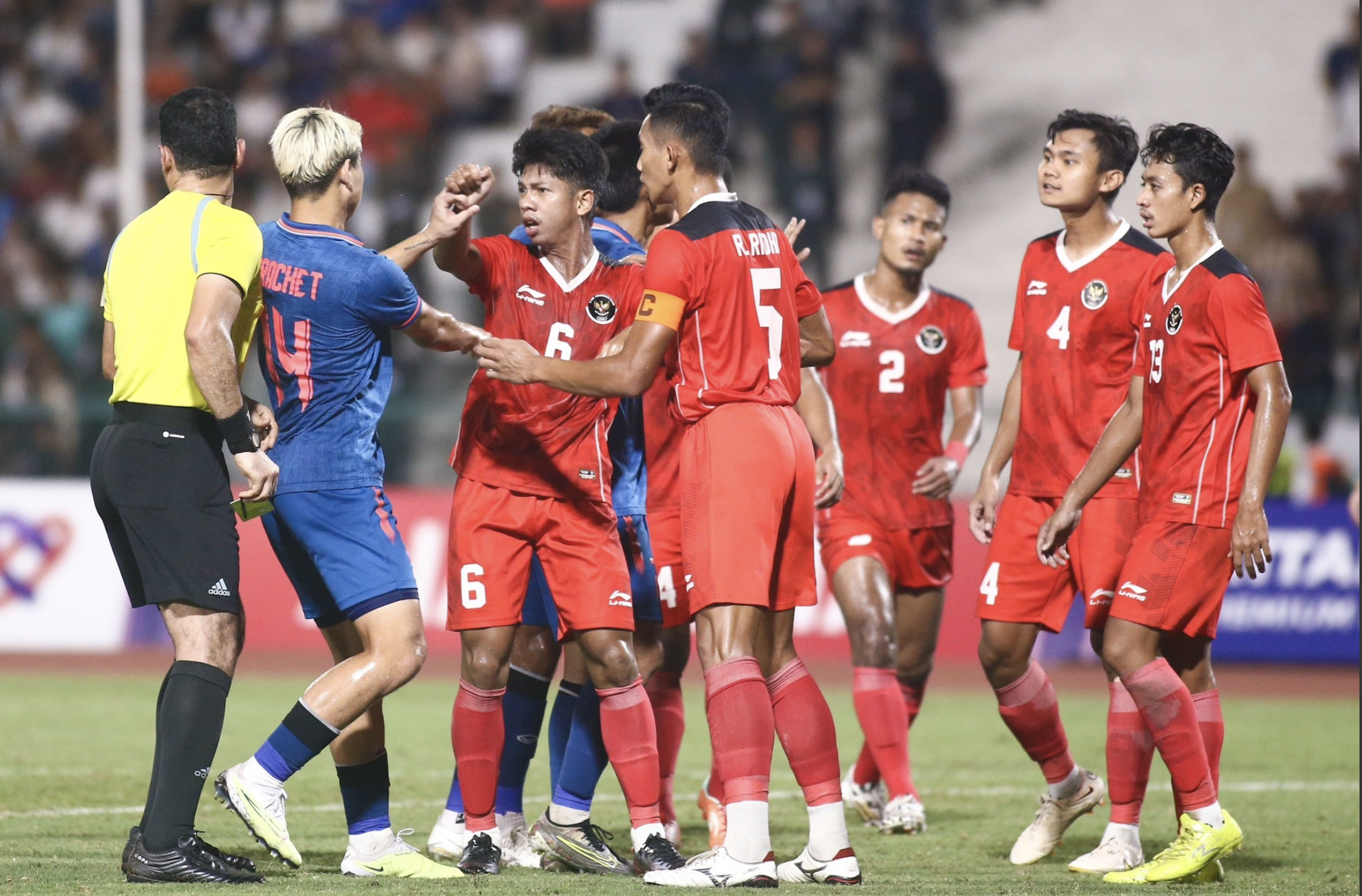 Bóng đá Indonesia loạn 'tướng': Cơ hội để U.22 Việt Nam truất ngôi đã đến!- Ảnh 1. Bóng đá Indonesia loạn 'tướng': Cơ hội để U.22 Việt Nam truất ngôi đã đến!- Ảnh 1.