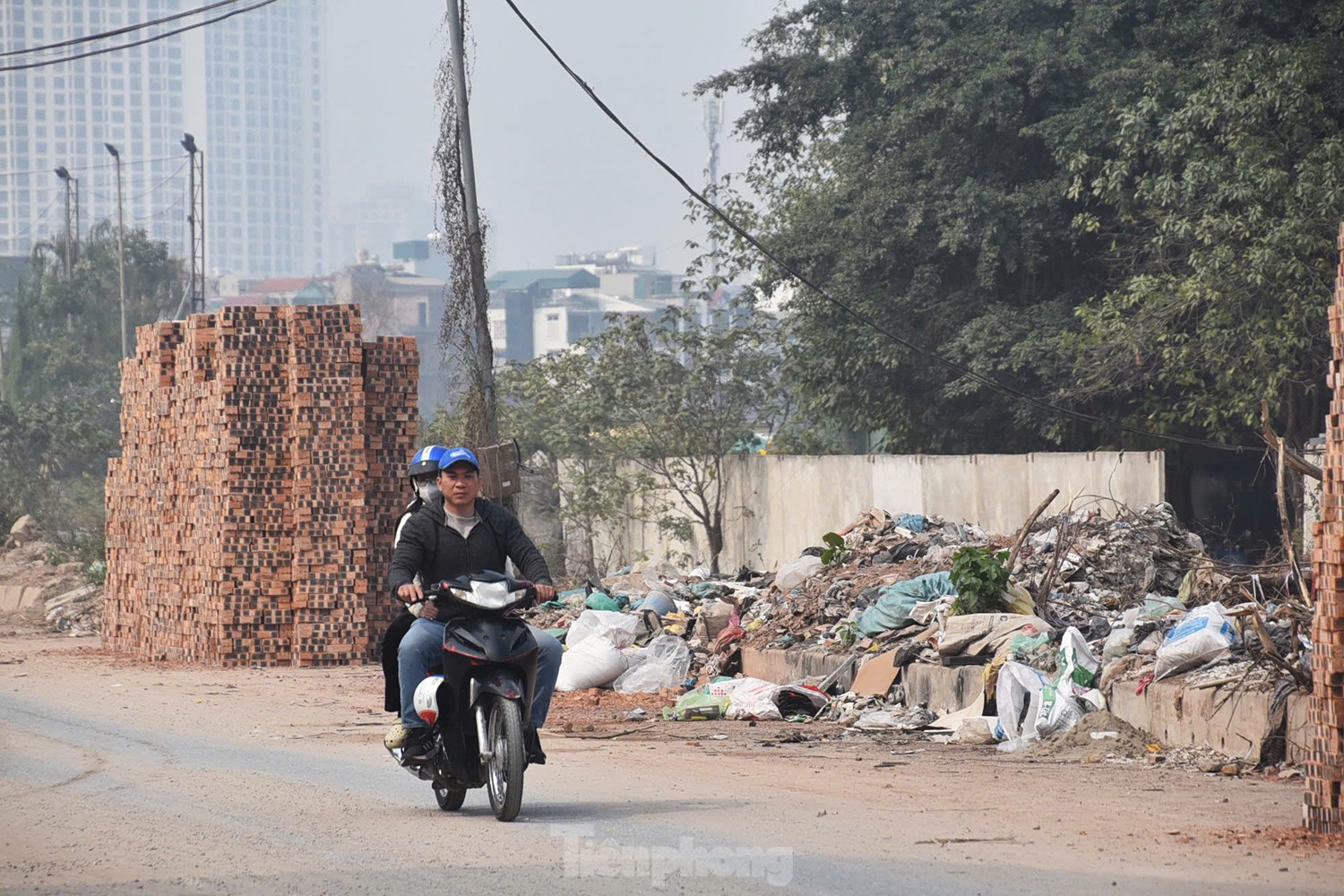 Hà Nội: Con đường nghìn tỉ dang dở, ngập rác và bụi mù mịt ảnh 1