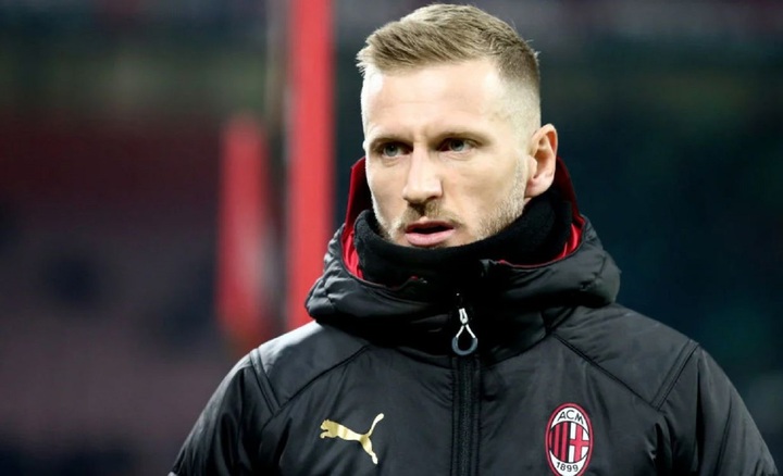 Abate từng thi đấu cho AC Milan.