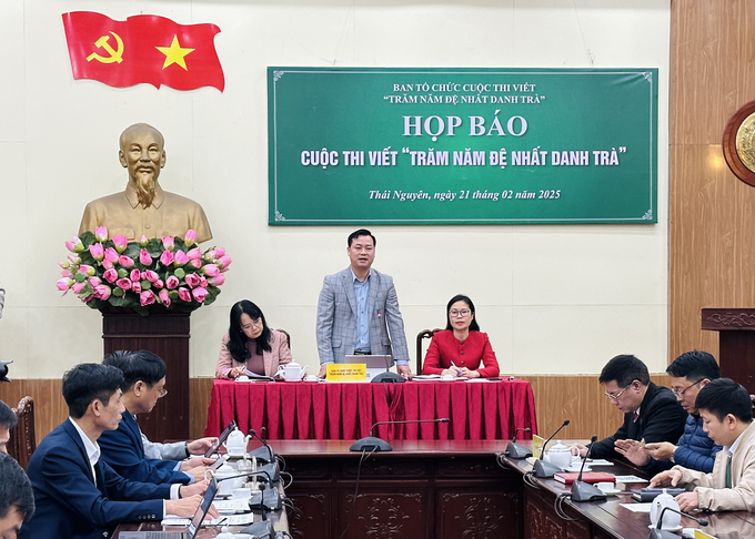 cong-bo-cuoc-thi-viet-tram-nam-de-nhat-danh-tra-101129_122.jpg Họp báo công bố cuộc thi viết 'Trăm năm đệ nhất danh trà'. Ảnh: Quang Linh.