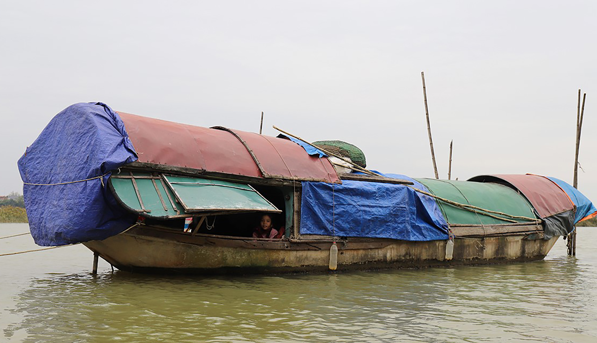 Cuộc sống mới của làng vạn chài bên dòng Lam- Ảnh 1.