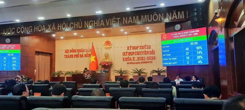 với 37/49 đại biểu có mặt tại kỳ họp tán thành (chiếm tỷ lệ 74%), HĐND thành phố Đà Nẵng đã thông qua Nghị quyết bãi bỏ chủ trương đầu tư Dự án Nhà máy xử lý chất thải rắn 1.000 tấn đêm/ngày