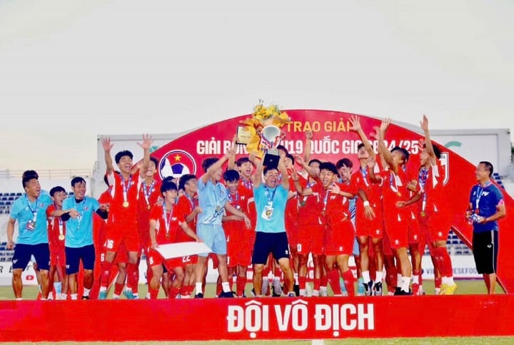 U19 PVF vô địch Quốc gia.