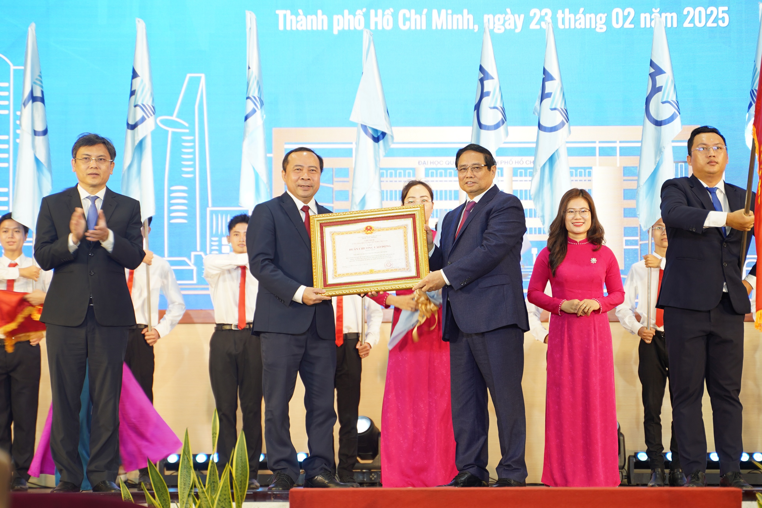 Thủ tướng Phạm Minh Chính: Đến năm 2030, ĐHQG TP.HCM thuộc nhóm 100 cơ sở giáo dục hàng đầu Châu Á - Ảnh 2.