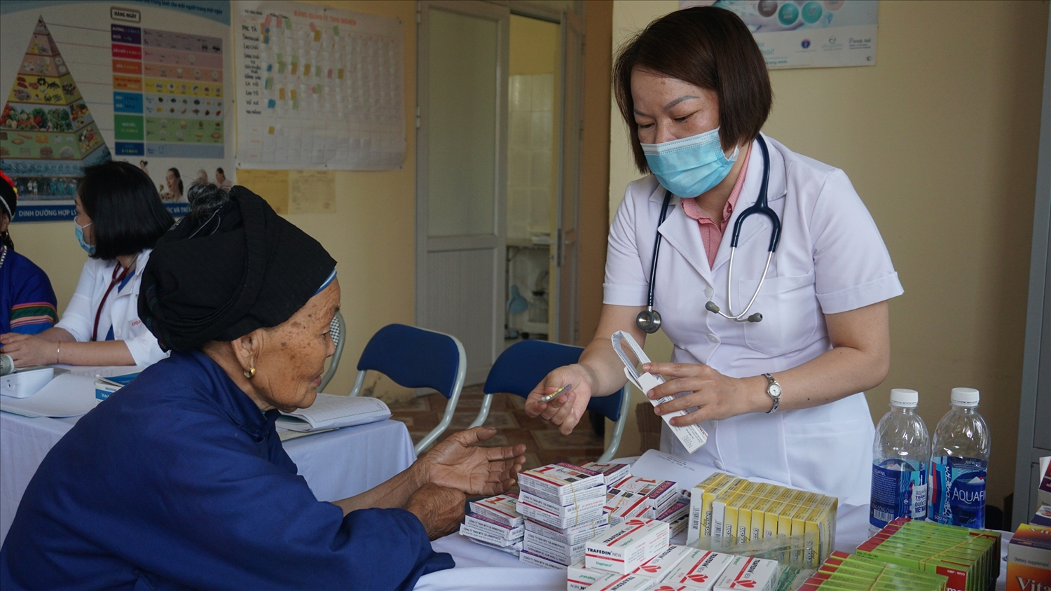 Công tác chăm sóc sức khỏe cho Nhân dân vùng sâu, vùng xa, vùng ĐBKK ngày càng được quan tâm và nâng cao về chất lượng