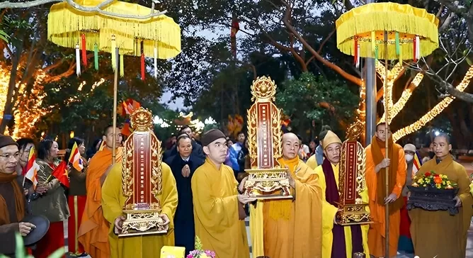 Dù trời giá rét, lễ khai hội Tây Yên Tử tỉnh Bắc Giang vẫn thu hút hàng chục nghìn người