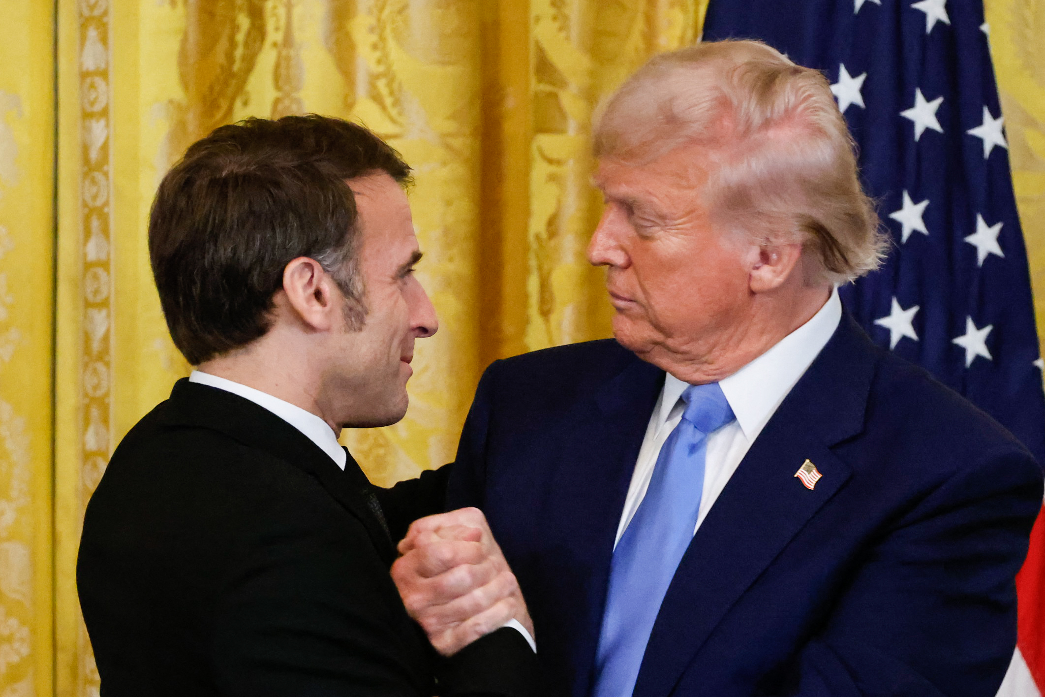 Ông Macron kêu gọi Trump không yếu đuối khi đối đầu Putin - Ảnh 1.