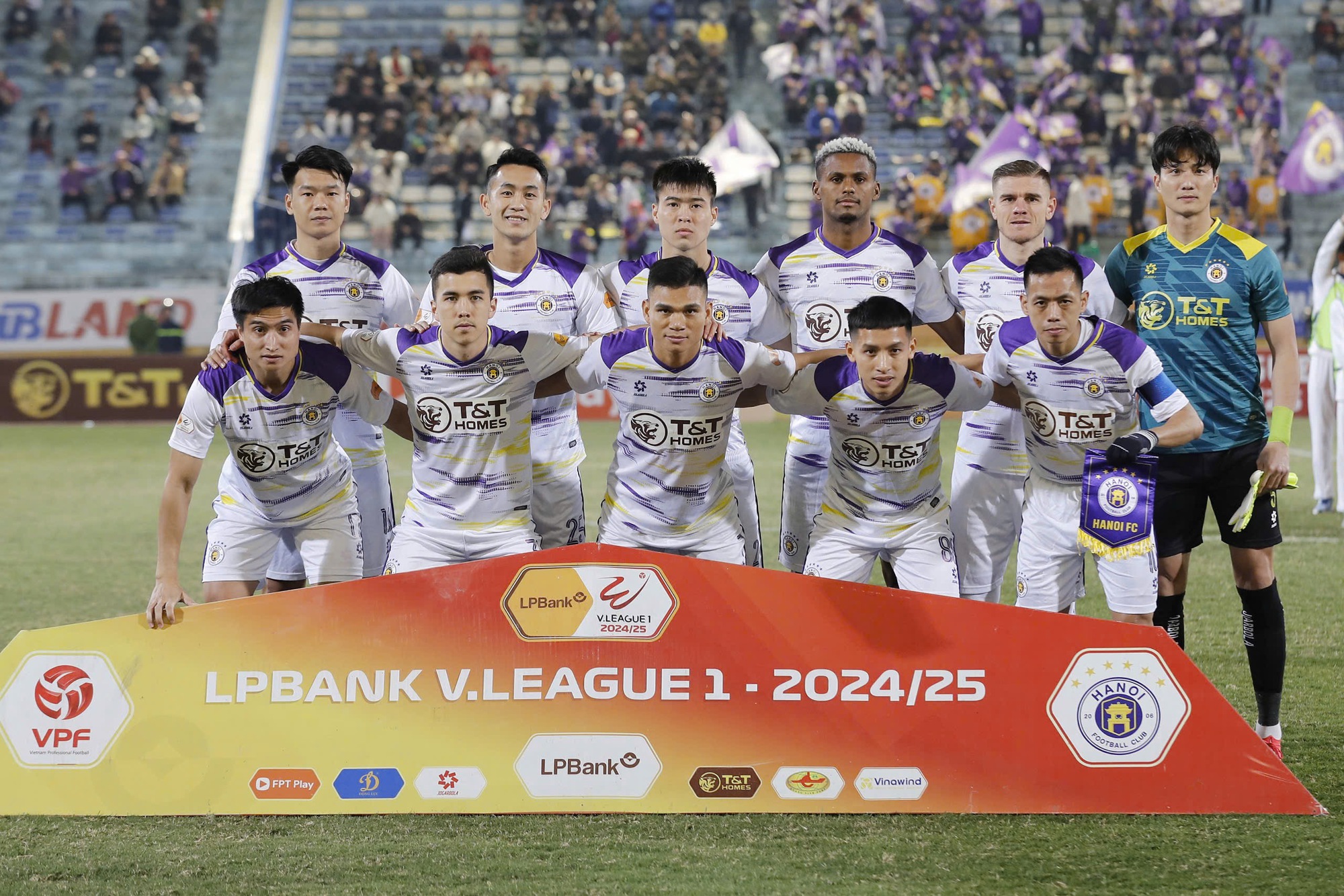 CLB Hà Nội nhận cú hích đặc biệt trước lượt về V-League: Được rót 18 tỉ đồng- Ảnh 2.