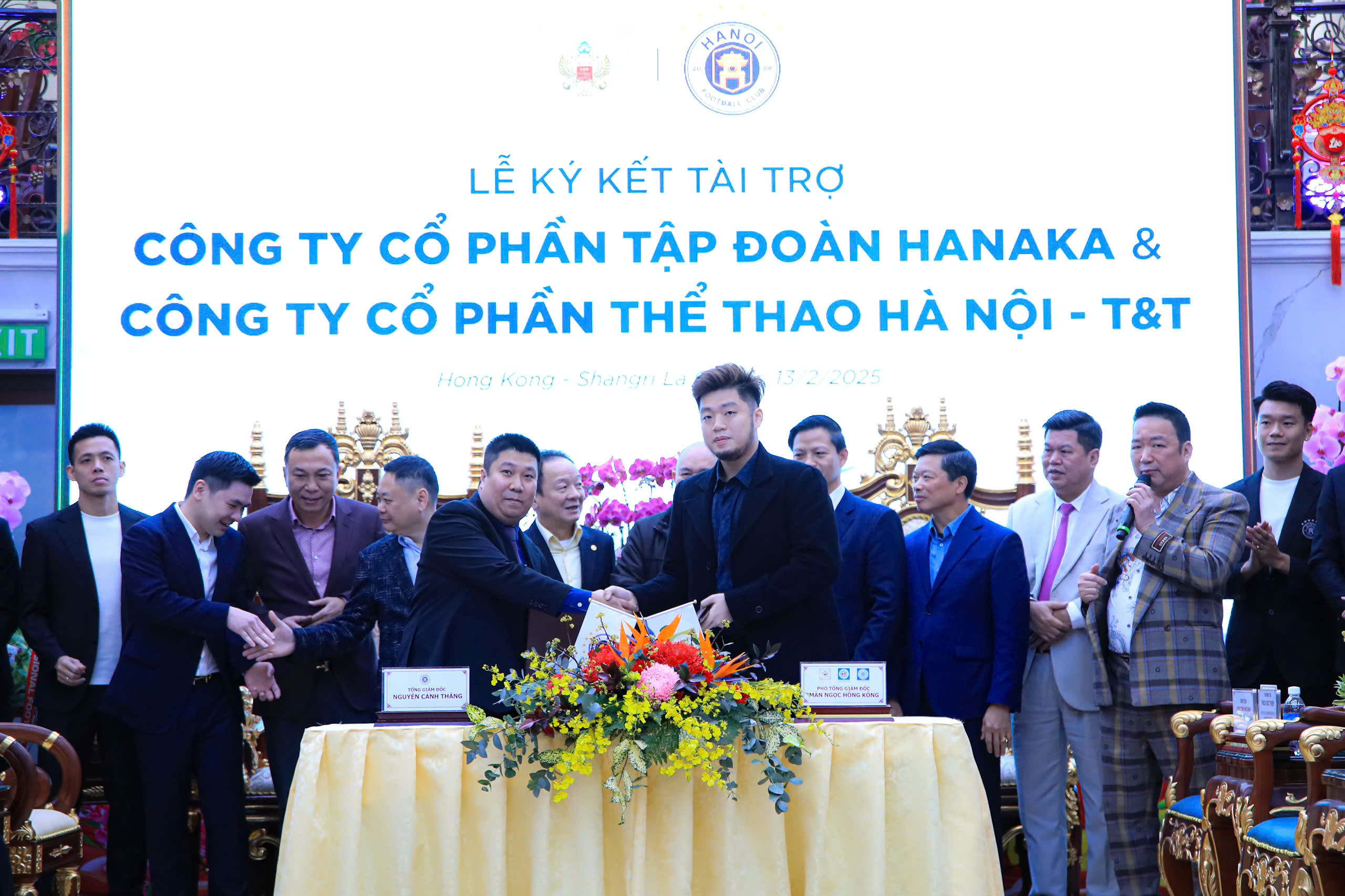 CLB Hà Nội nhận cú hích đặc biệt trước lượt về V-League: Được rót 18 tỉ đồng- Ảnh 1.