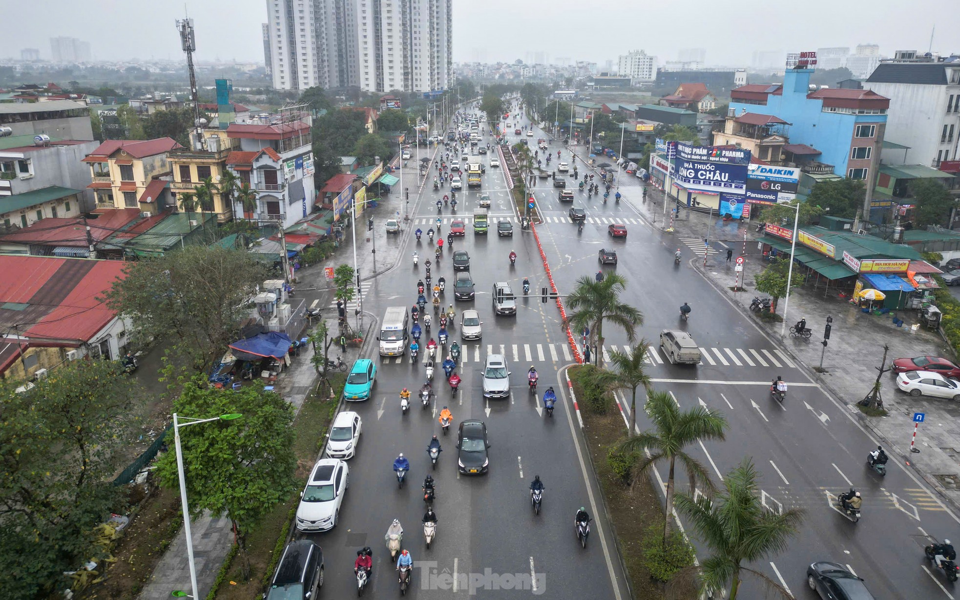 Đường 8 làn ở Hà Nội tắt đèn đỏ, đóng ngã tư để giảm ùn tắc ảnh 1