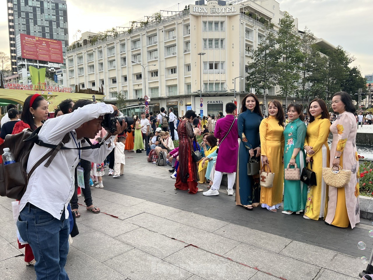 Gặp những người mà 'Tết chỉ đơn giản là thêm cơ hội để kiếm thêm thu nhập' ảnh 1