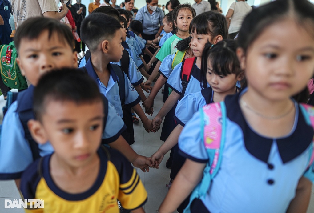 Giáo viên đưa học sinh chính khóa vào trung tâm để dạy có đúng quy định? - 1 Giáo viên đưa học sinh chính khóa vào trung tâm để dạy có đúng quy định? - 1