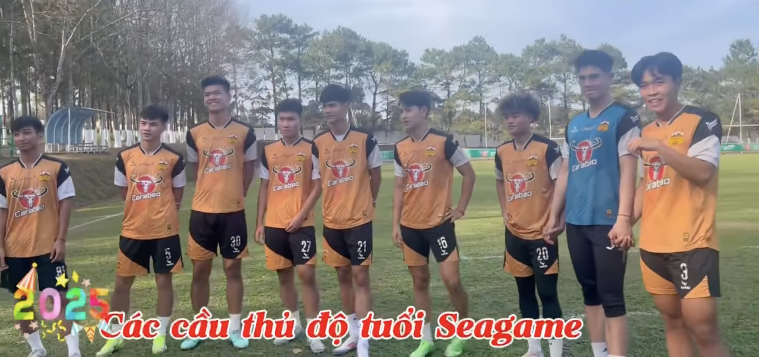 Nhóm 9 cầu thủ độ tuổi SEA Games 33 được HAGL trình làng