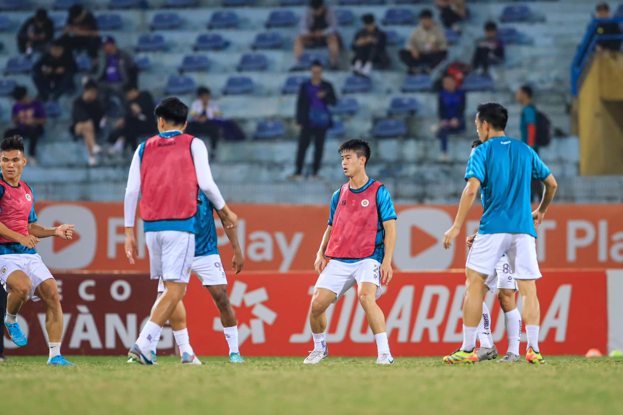 Hà Nội thay tướng, Duy Mạnh và Thành Chung hay Tuấn Hải đá hay như AFF Cup được không?- Ảnh 1.