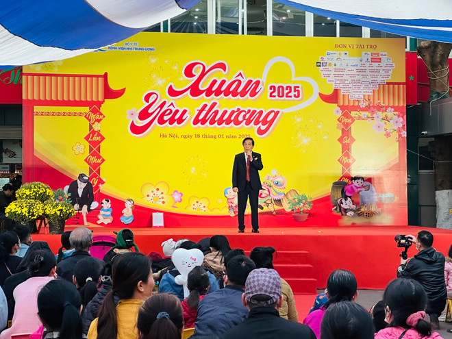 Ông Trịnh Ngọc Hải - Phó Giám đốc Bệnh viện Nhi Trung ương phát biểu tại Chương trình. (Ảnh: T.G/Vietnam+) benh-nhi-2.jpg