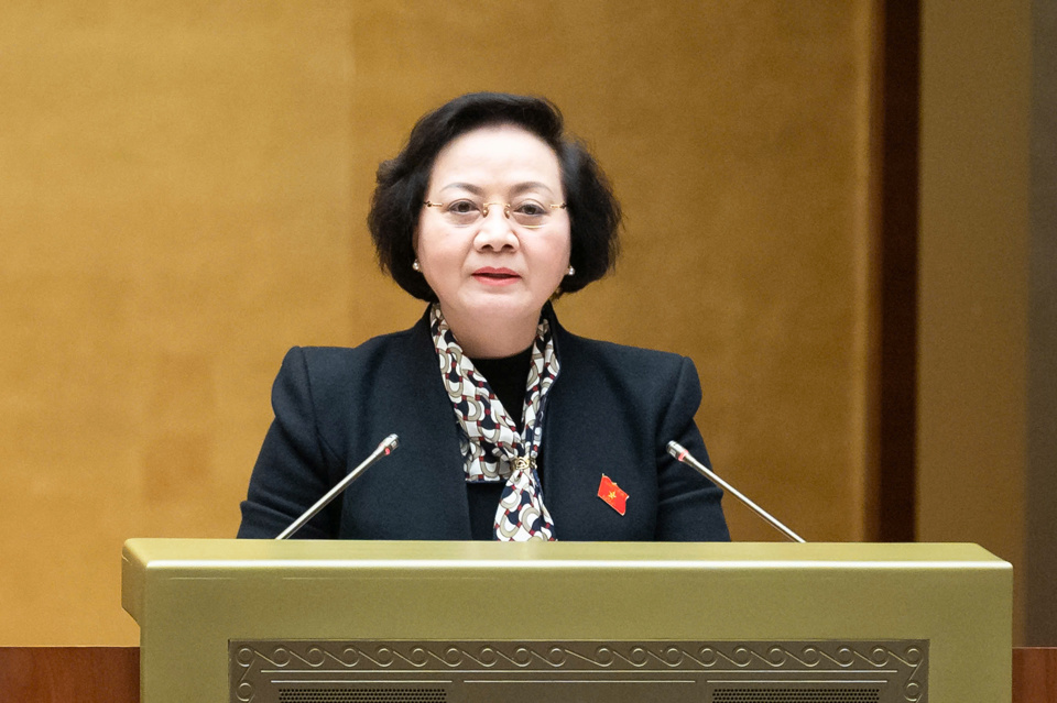 Bộ trưởng Bộ Nội Vụ Phạm Thị Thanh Trà trình bày tờ trình - Ảnh: Media.quochoi.vn